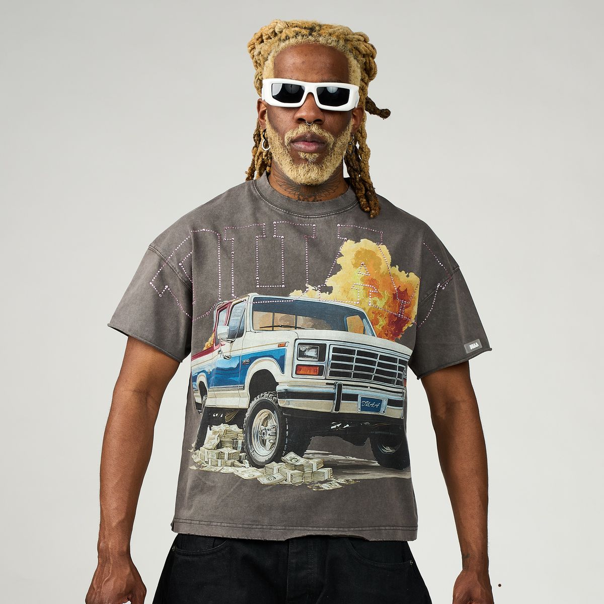 Duaa - Bronco Pull It Grey Tee