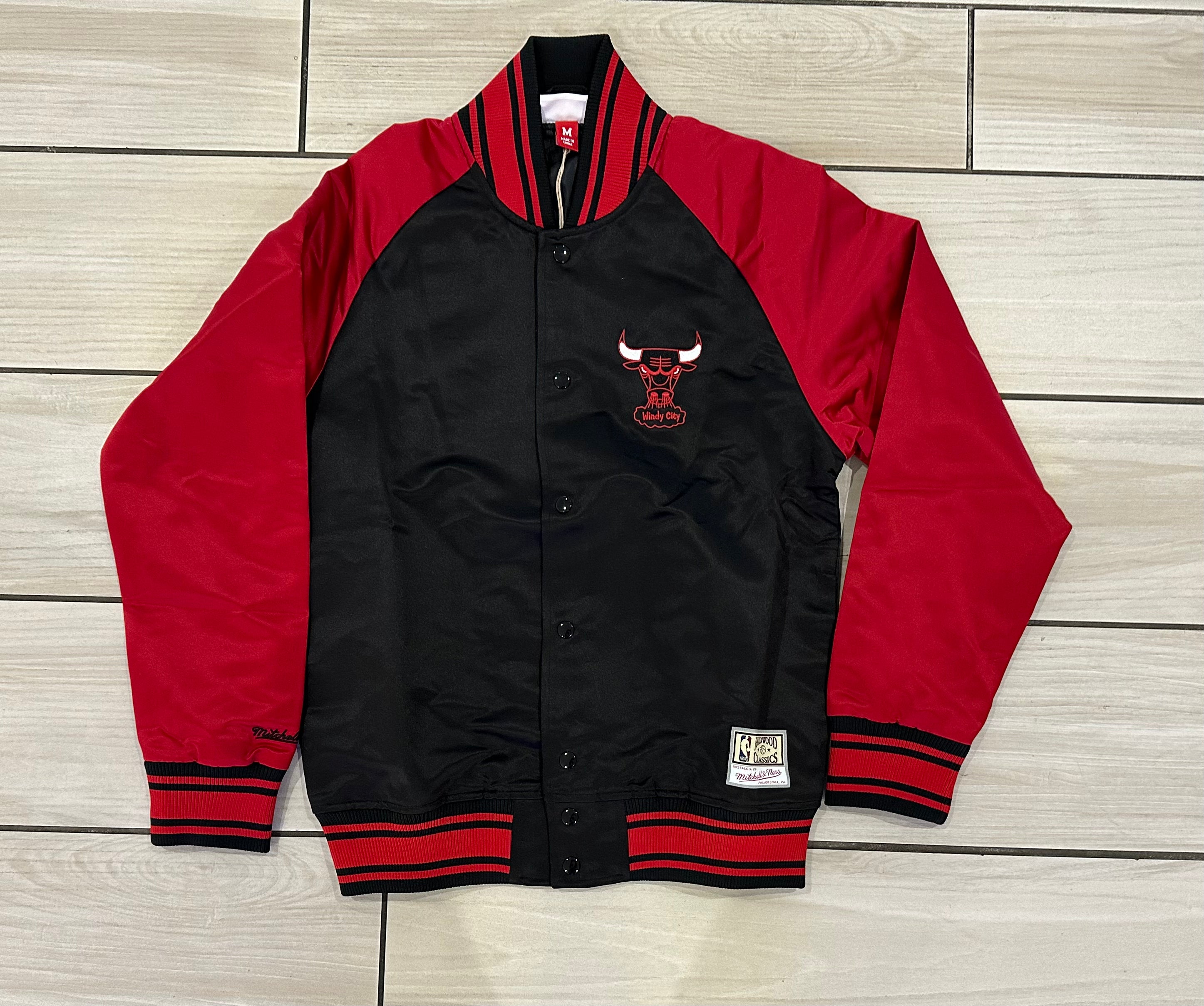 Mitchell & Ness - Colossal Jacket Bulls