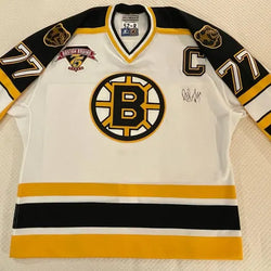 Mitchell & Ness - Boston Ray Bourque Jersey